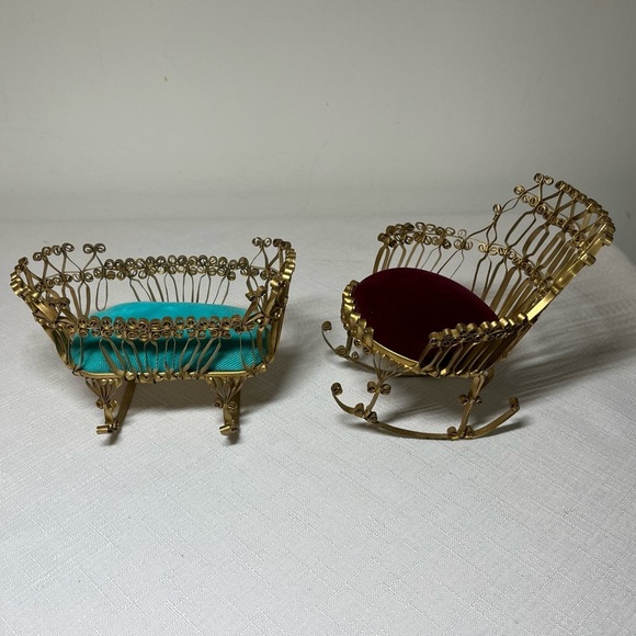 Vintage TRAMP ART QUILLING Doll Furniture
or pincushions. folk tin can ART - Picture 5 of 6